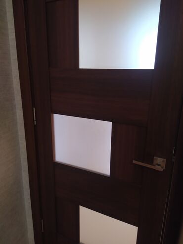 2 х створчатые межкомнатные двери: Yataq otağı üçün İşlənmiş Otaq qapısı Plintus ilə, Zəmanətsiz, Ünvandan götürmə