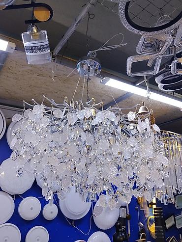 Подвесная люстра с декоративными листьями и кристаллами - Эффектный