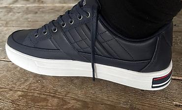 kisi geyimleri kurtkalar: Tommy Hilfiger (Tommy Jeans) kişi krosovkası teptezedi 41 razmer — 2