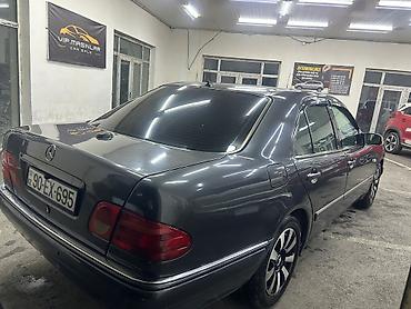 mersedes manitor: Mercedes-Benz E 230: 2.3 l | 1997 il Sedan — 3