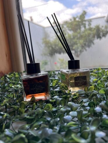 Həşəratlardan müdafiə vasitələri: Şüşə qablarda, qara çubuqlarla təchiz edilmiş iki ədəd aroma diffuzor