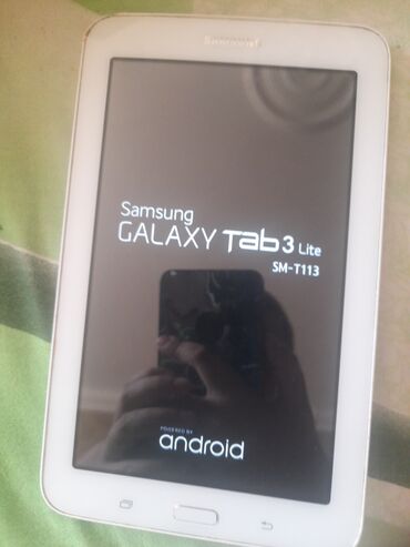 Kompüter və noutbuk aksesuarları: Samsung GALAXY Tab 3 Lite (SM-T113) model ağ rəngli planşet. Cihazın