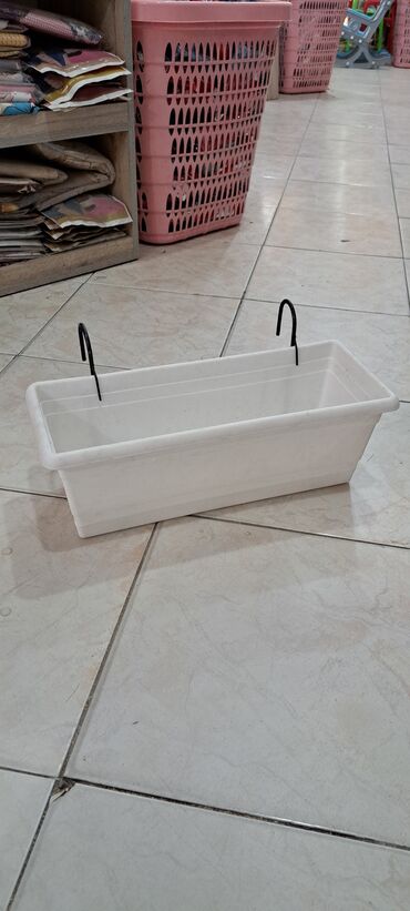 Bitkilər üçün dibçəklər: Dibcek dibcek qabi asma kvadrat balkon ag gul qabi asilan balkon — 20