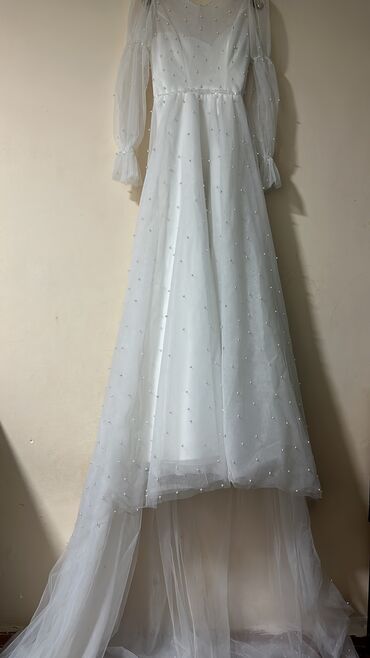 свадебное платье 38 размер: Свадебные платья расшитые жемчугом новый!Размаер 42-44