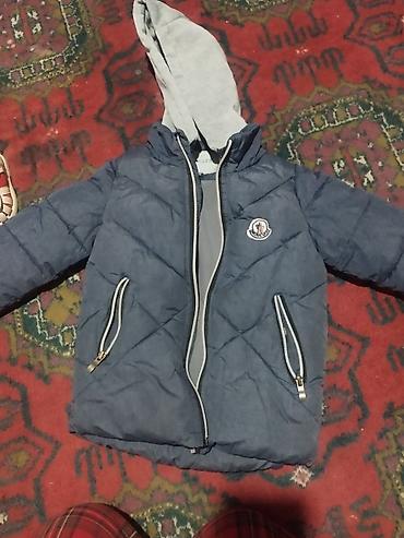 Верхняя одежда: Детская стёганая куртка с капюшоном - Бренд: Moncler (ярлык внутри — 2