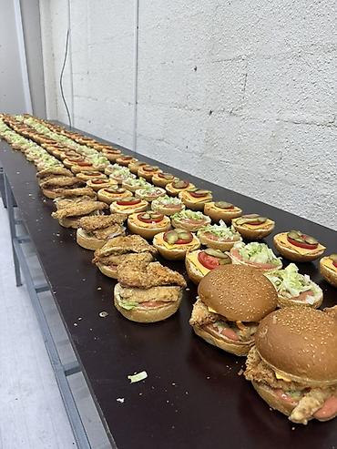 🍔 Требуются работники в цех по сборке бургеров! Ищем ответственных и