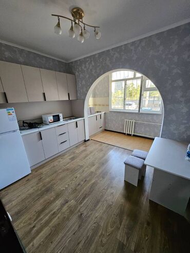 сдаю 1 комнатную квартиру политех: 2 комнаты, 66 м², 106 серия улучшенная, 1 этаж, Косметический ремонт