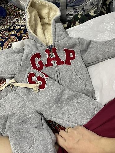 Детский теплый костюм GAP для малыша. Размер на 6-9мес, как новый at lalafo.kg Детский теплый костюм GAP для малыша. Размер на 6-9мес, как новый
