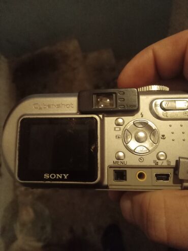 Fotokameralar: Sony Cyber-shot DSC-P10 rəqəmsal fotoaparat Xüsusiyyətlər: - Model — 14