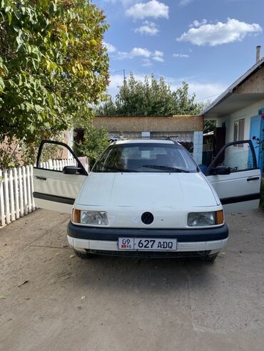 продаю в связи переездом: Volkswagen Passat Variant: 1989 г., Механика, Бензин, Универсал