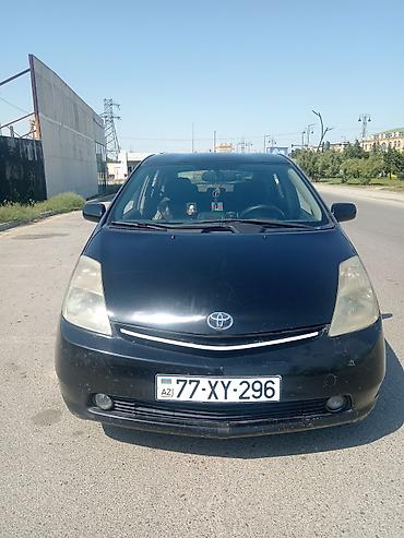 nolyeddi şəkilləri: Toyota Prius (2-ci nəsil) hibrid hetçbek - Rəng: qara - Kuzov: 5 — 1