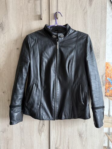 Кожаные куртки: Продаю две кожаных куртки натуральная кожа на обеих. Размер подойдет — 5
