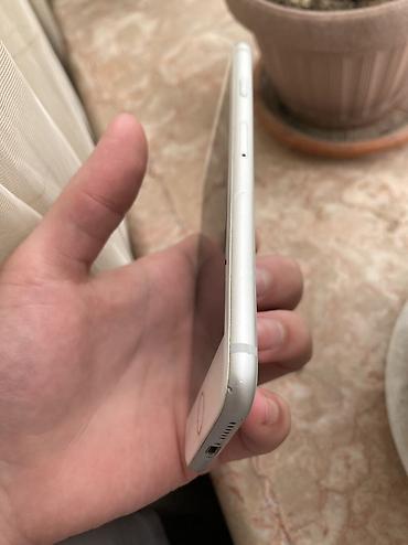 Apple iPhone: IPhone 8, Б/у, 64 ГБ, Серебристый, Зарядное устройство, 82 % — 6