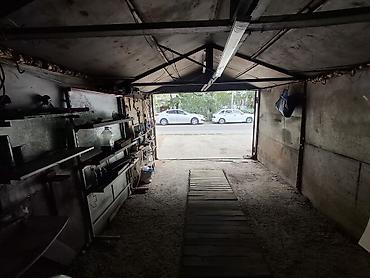 зеленный городок: Металлический гараж-бокс с ямой,стеллажами и освещением. Адрес — 5