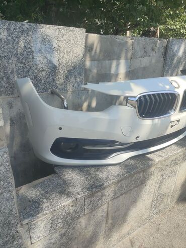 Radiatorlar: Bu, BMW avtomobilləri üçün nəzərdə tutulmuş ağ rəngli ön buferdir