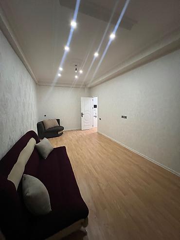 Divanlar: Tecili satilir masazir dream park . 2 divan biryerde 110 AZN . Qirmizi — 2