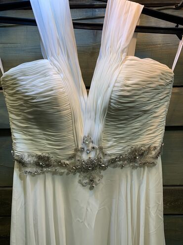 свадебное платье: Продаю свадебное платье. Платье размера xs-s. Платье для очень яркой