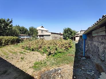 Продажа коттеджей и домов: Продаётся кирпичный дом в городе Токмок Количество комнат: 7 Этаж: 1 — 5