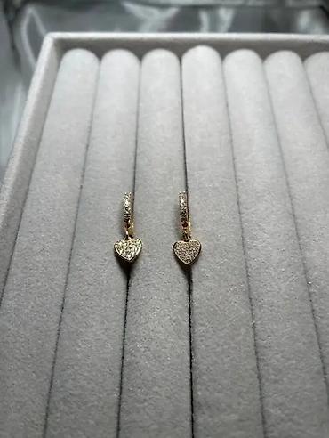Minđuše: Zlatne minđuše alke sa priveskom srce - Dizajn: tanke alke sa visećim — 1