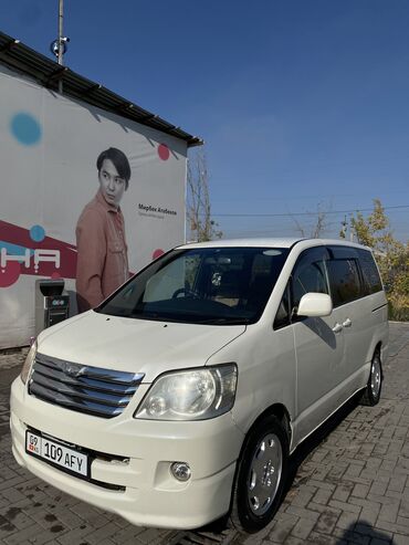 Toyota: Toyota Noah: 2003 г., 2 л, Автомат, Бензин, Минивэн