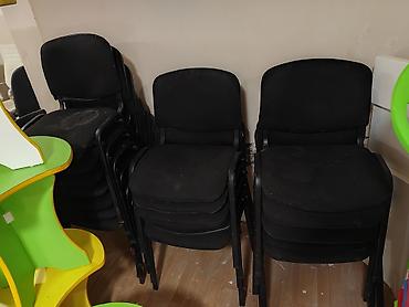 metal stol: Qara rəngli yığıla bilən (stackable) konferans/ofis stulları - Model — 2