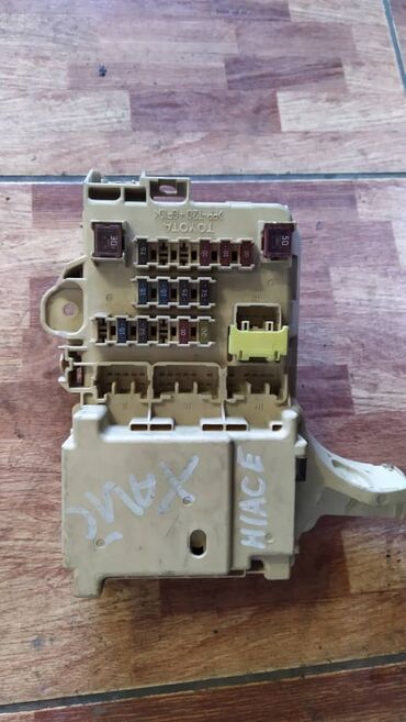 купить дом в балыкчы: Toyota Hiace блок предохранителей, Тойота Хайс монтажный блок