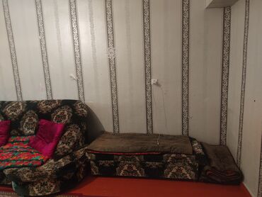 диван кымбат: Бурчтук диван, түсү - Жашыл, Колдонулган