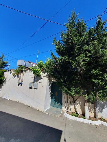 Həyət evləri və villalar: Satılır: 2 otaqlı həyət evi (şəxsi ev) Plan və sahələr: - Geniş zal — 5