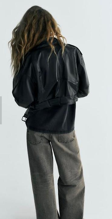 opposite vrbas: Zara kratka jakna/kabanica za kišu S veličine. Model je bajker i u — 4