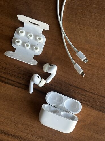 купить наушники на айфон: Apple AirPods Pro 2 Lightning Оригинал (на гарантии) Продаю