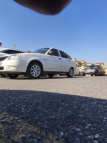 opel zafira a: Ağ rəngli 5 qapılı hetçbek avtomobil Xüsusiyyətlər: - Kuzov: kompakt — 10