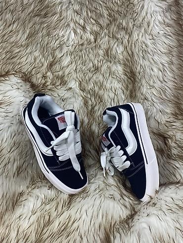 vans ayaqqabı: Vans Old Skool üslubunda idman ayaqqabıları - Rəng: tünd lacivərt üst — 1