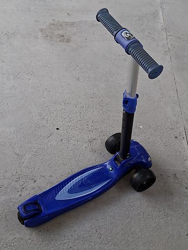 scooter ucuz: Uşaq skuterı – 3 təkərli, mavi rəng Xüsusiyyətlər: - 3 təkərli — 2