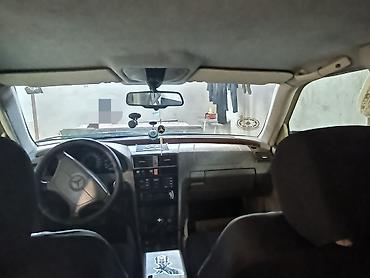 w202 duman: Mercedes-Benz C280 (W202), qara rəng. - Benzin mühərriki, arxa — 3