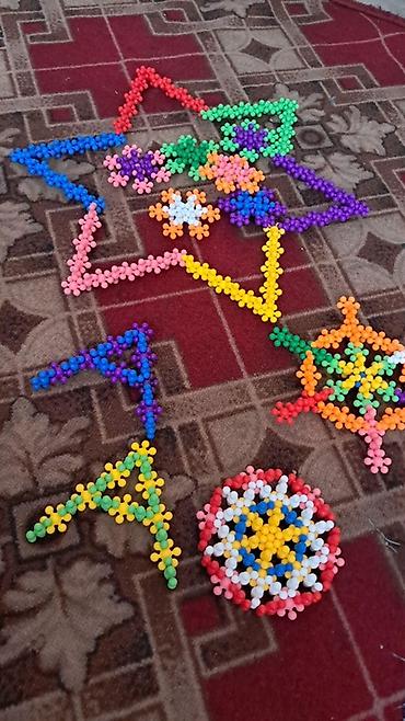 Модульные покрытия, пазлы: Конструктор «Снежинки» из разноцветных пластиковых деталей в одном — 14