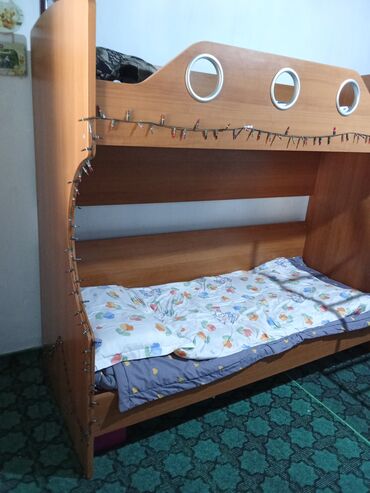 двухэтажные кровати со столом: Балдар үчүн эки ярустуу, Колдонулган, ЛДСП, түсү - Күрөң