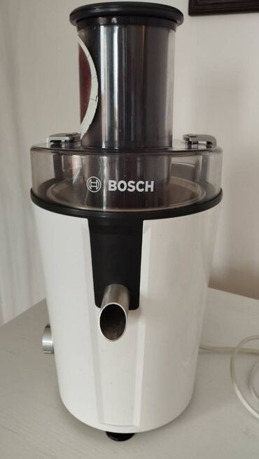 Sokovnici: Prodajem Bosch sokovnik, malo korišćen. Kao nov.
Ivan