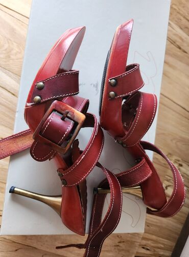 Sandale i japanke: Bata - crvene sandale, kao nove, br 38, standardna velicina, vezuju