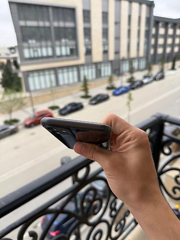 electronics iphone: IPhone 11, 128 GB, Qara, Face ID, Simsiz şarj — 4