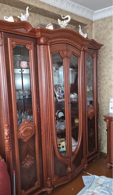 Mebel: Qonaq və yataq otağı mebeləri. Şəkildəki hər şey qiymətə daxildir,1