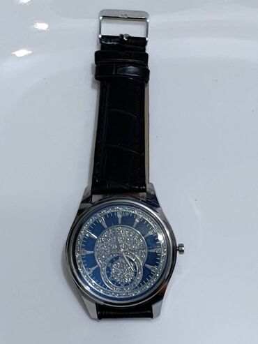 Ručni satovi: Novi unisex sat sa crnom narukvicom. Dužina narukvice sa kućištem