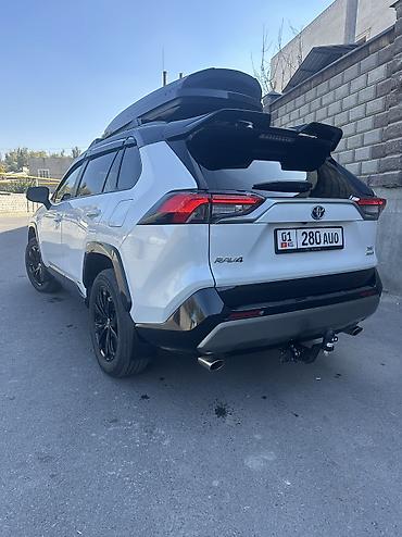 2 8: Toyota RAV4: 2024 г., Гибрид — 5