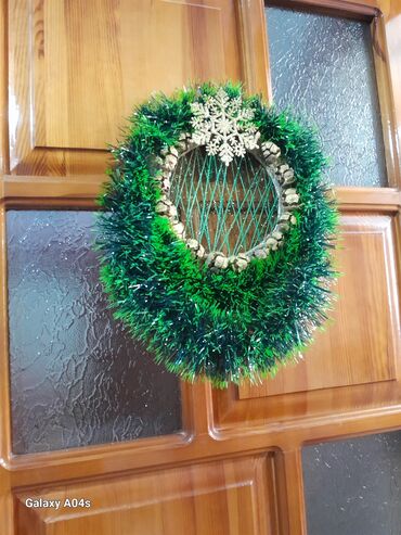 Yeni il oyuncaqları və bəzəkləri: Yeni il və Milad qapı bəzəyi – əl işidir Qiymət 13-25 AZN-DİR. - — 7