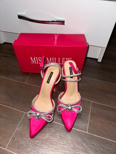 продаю женскую обувь: Продаю новые 38раз Miss Miller