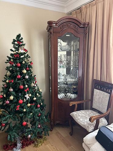 2el dolablar: Satılır qonaq otağı dəsti. Dəstə bir tv altdığı, bir şkaf və 8 — 2