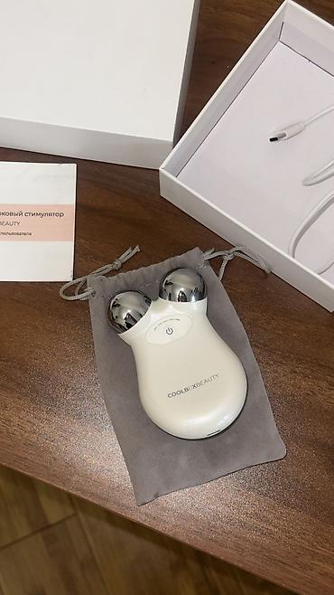Микротоковый массажер для лица COOLBOXBEAUTY Комплектация: - прибор с