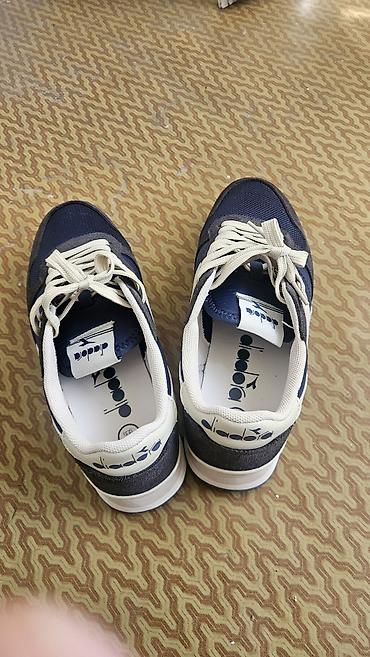 Кроссовки Diadora, размер 41. маломерит, заказал не по размеру lalafo.kg да — 3 Кроссовки Diadora, размер 41. маломерит, заказал не по размеру — 3