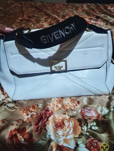 гиалуроновая кислота для лица: Сумка на плечо, Givenchy