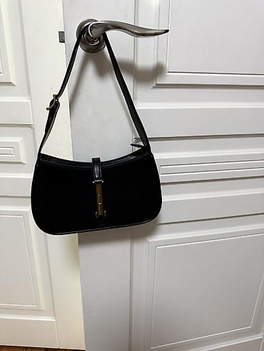 Шубы: Срочно продам шубы! 1)Цена на черную греческую цельную автоледи шубу — 11