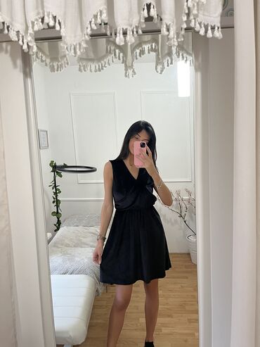 ges haljine: Crna plisana haljina S/M